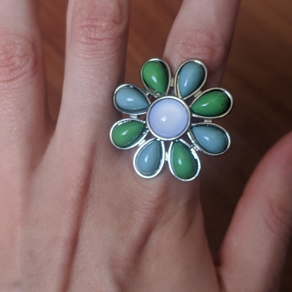 Modcloth Flower Ring - Picture 3 of 3